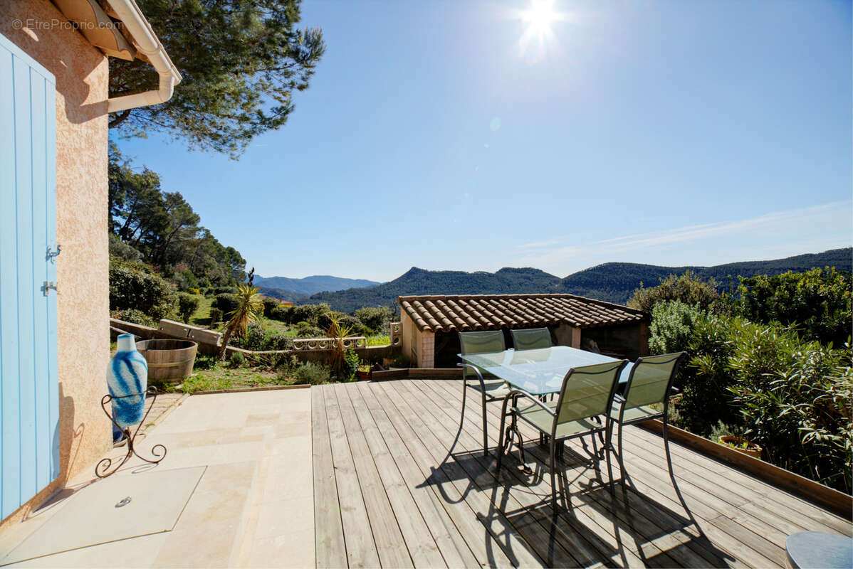 Maison à BAGNOLS-EN-FORET