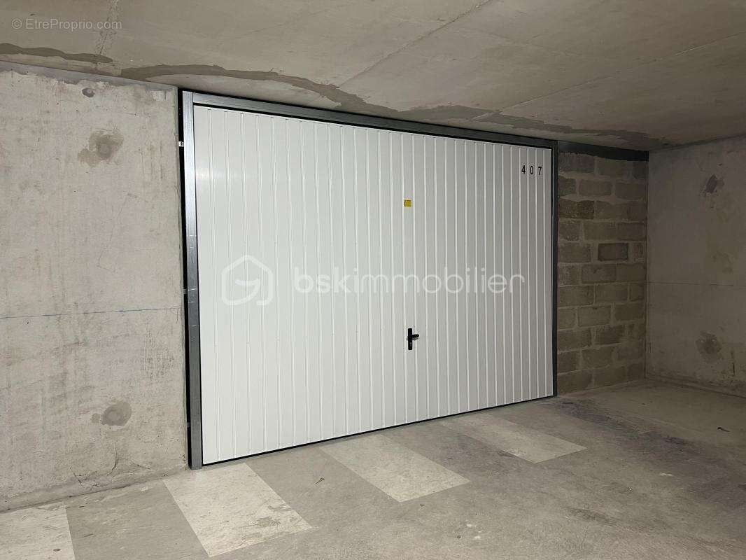 8 Box et 1 place de parking sur 167 m² + ou - - photo 9