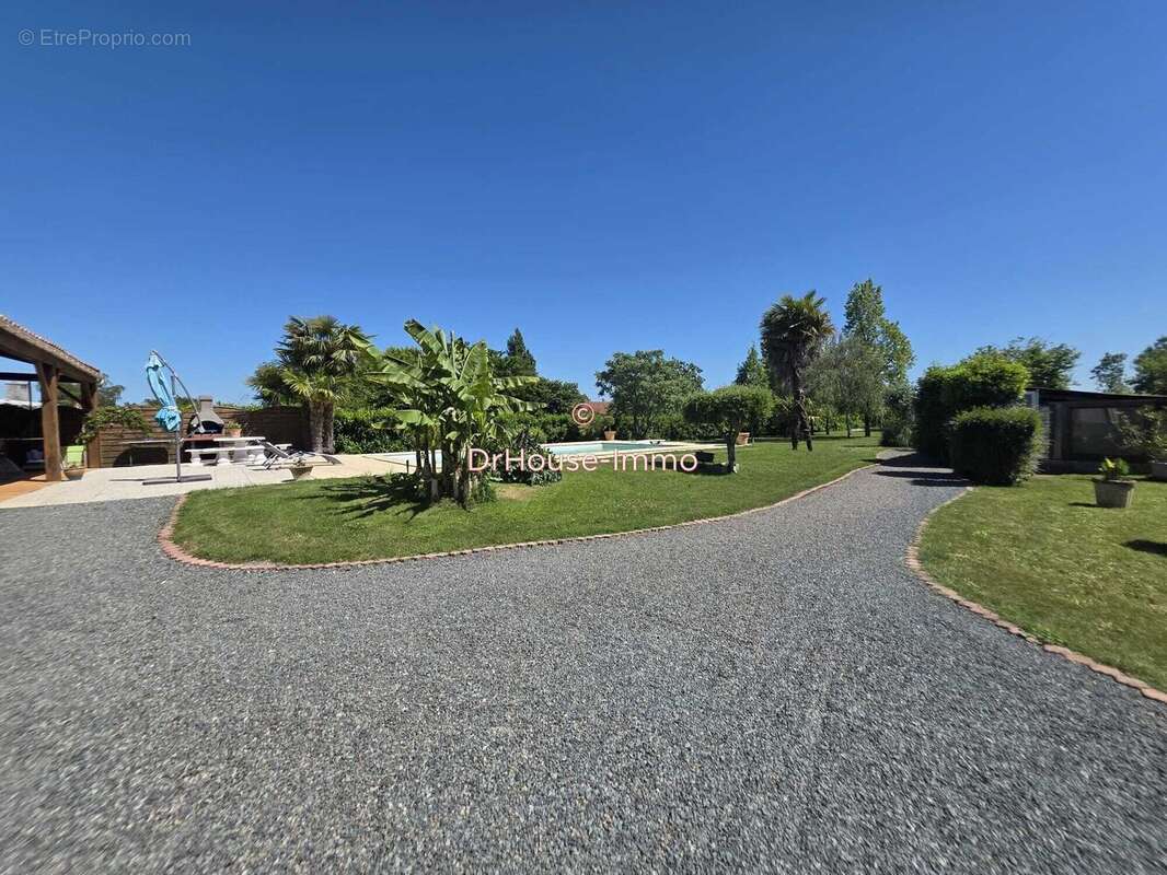 Maison 121 m² à Sainte-Radegonde-Des-Noyers  - photo 5