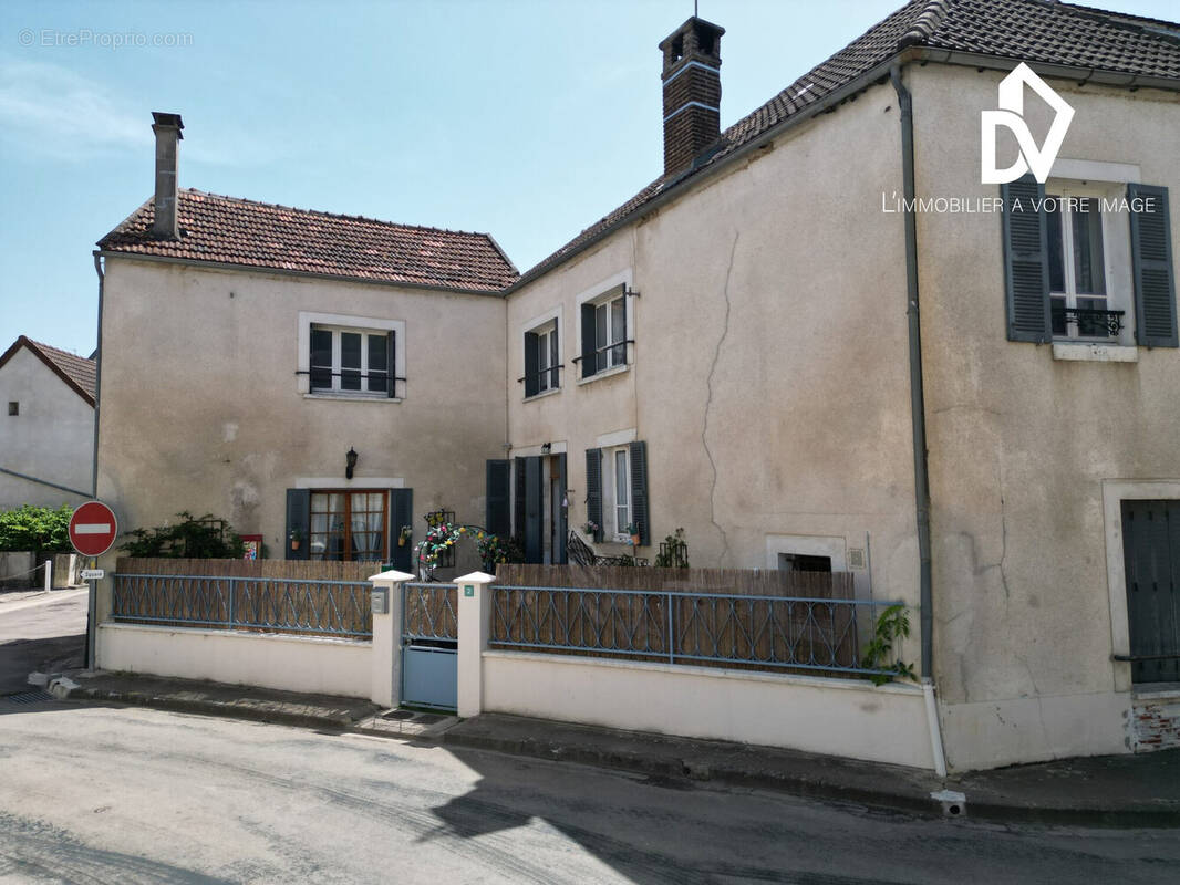 Maison à CHARENTENAY