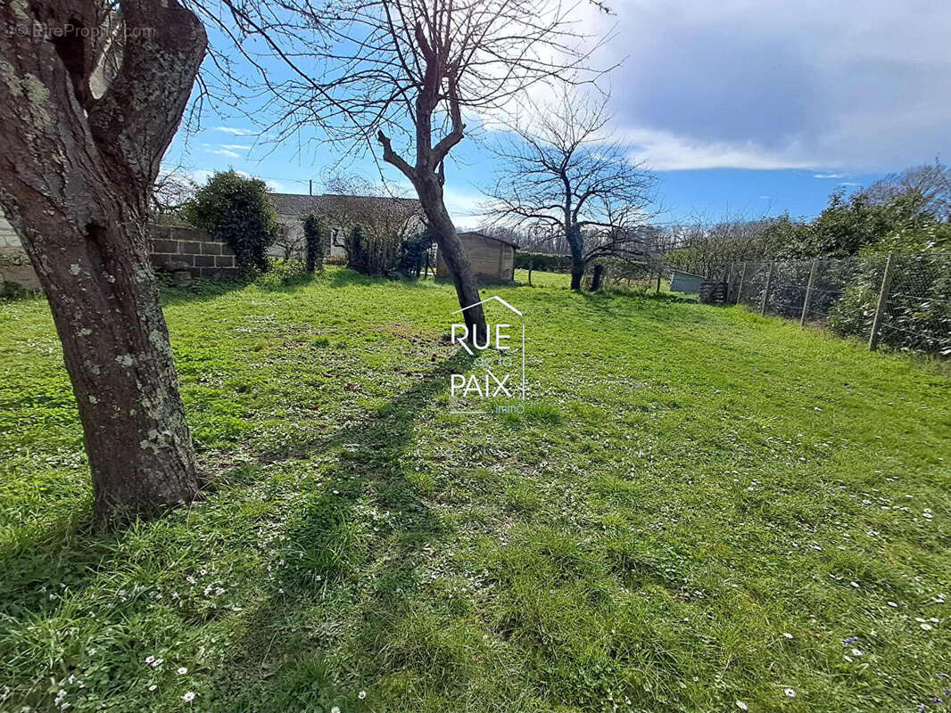 Maison située à Antran avec dépendances et grand jardin ! - photo 16
