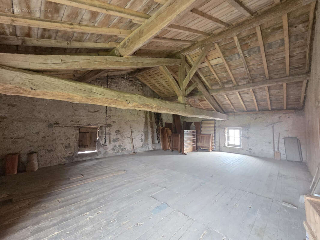 Maison en pierres avec dépendances et grand potentiel, au cœur d’un hameau paisible - photo 17