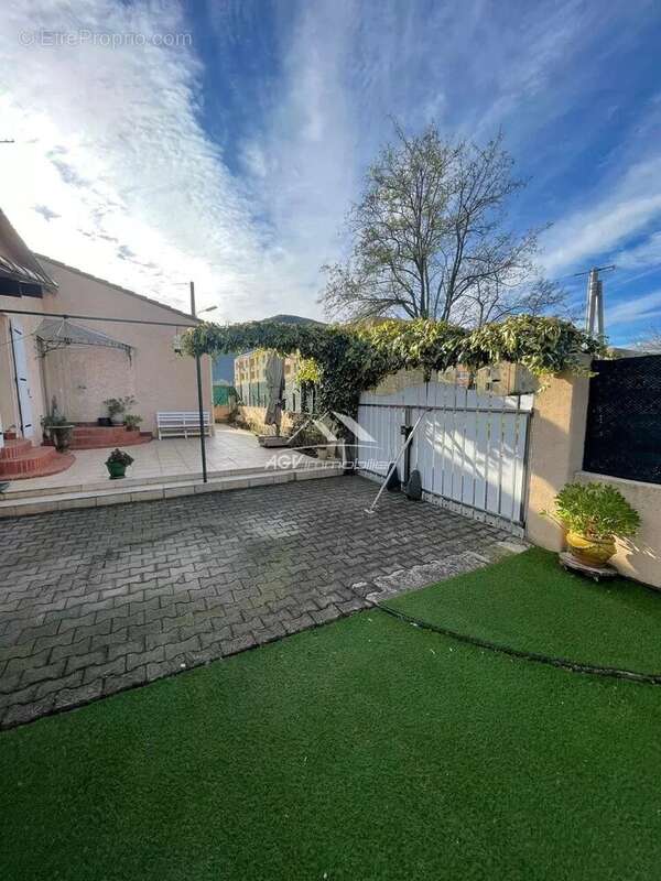 Maison à LES SALLES-DU-GARDON