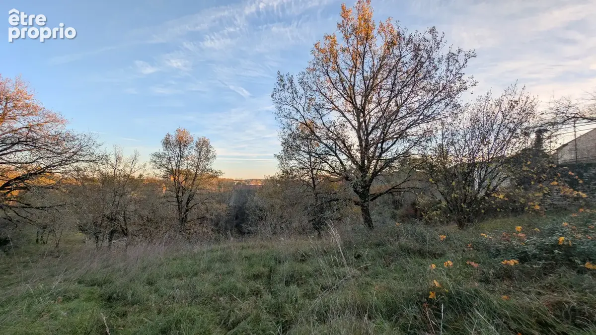 Gramat centre, au calme, beau terrain arboré avec vue dégagée - photo 2