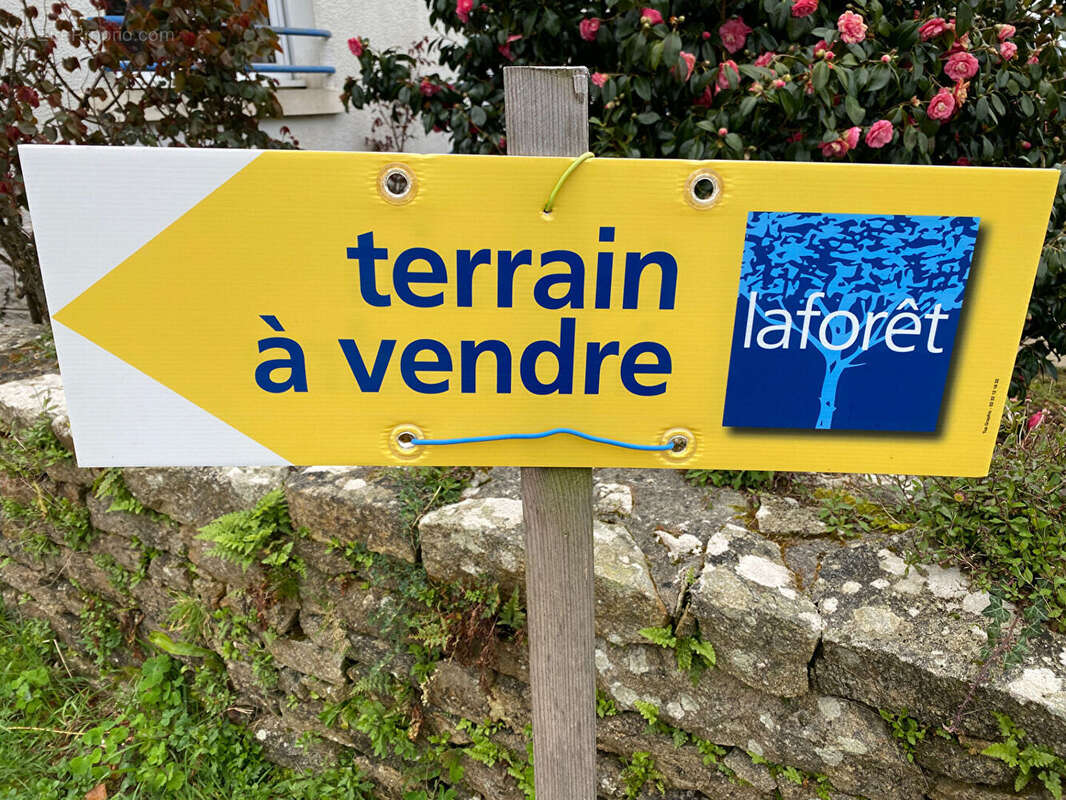 Terrain à PLOZEVET