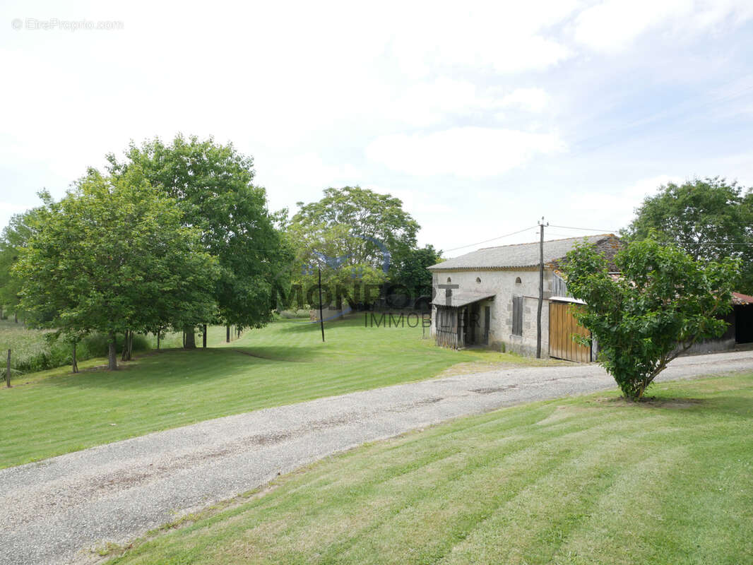 Ferme en pierre à rénover   dépendances, 1,5 ha de terrain et vue panoramique   idéal gîtes ou chambres d’hôte - photo 12