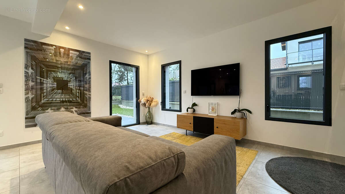 Maison à PREVESSIN-MOENS