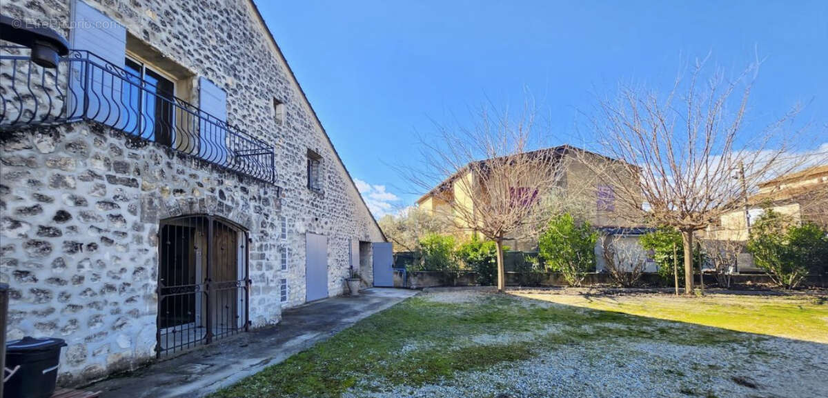 Commerce à PIERRELATTE