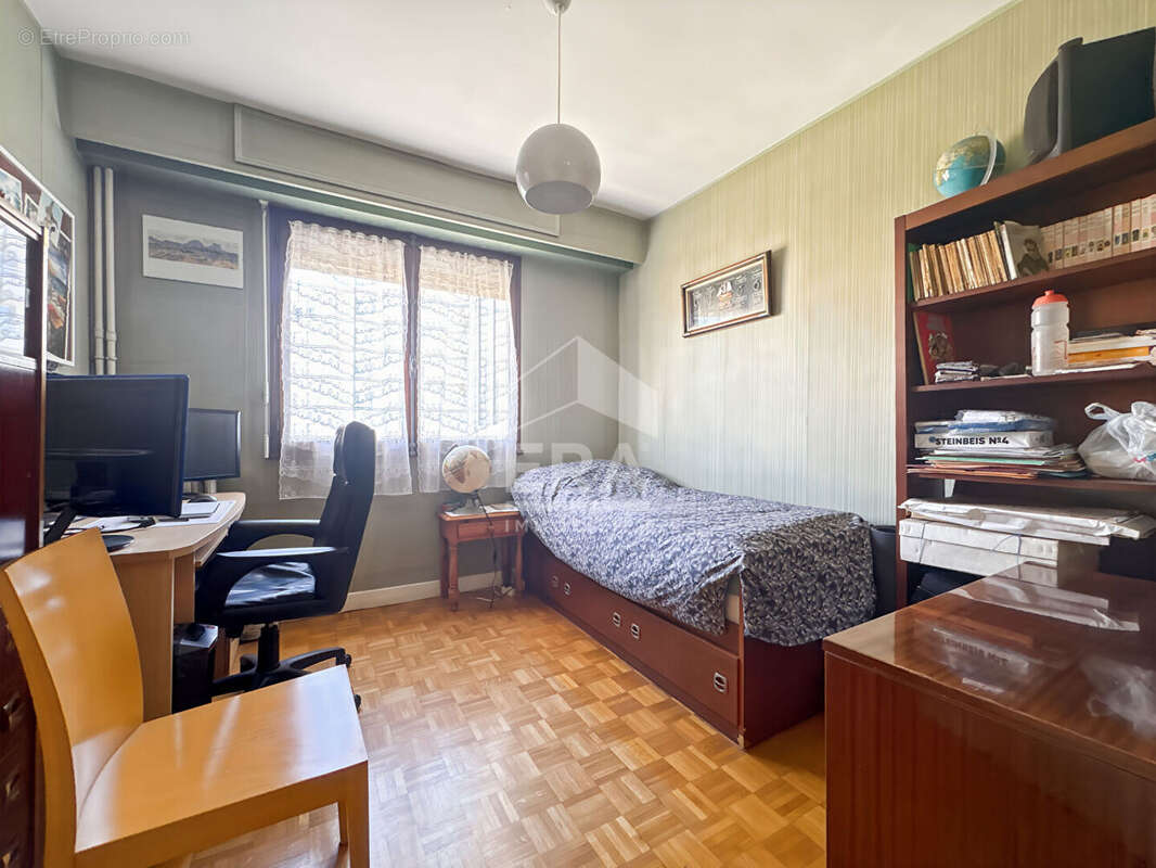 Appartement à MARSEILLE-4E