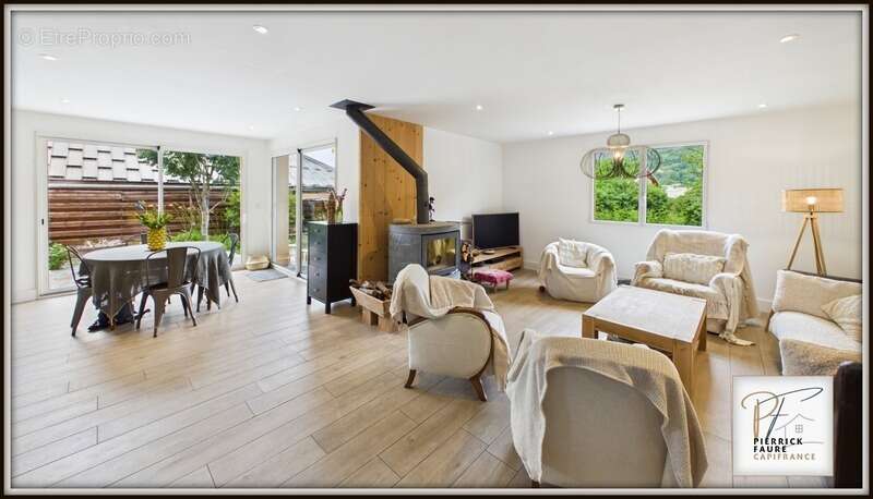 Briançon – Élégante maison familiale de 171.8m², jardin et garage - photo 3