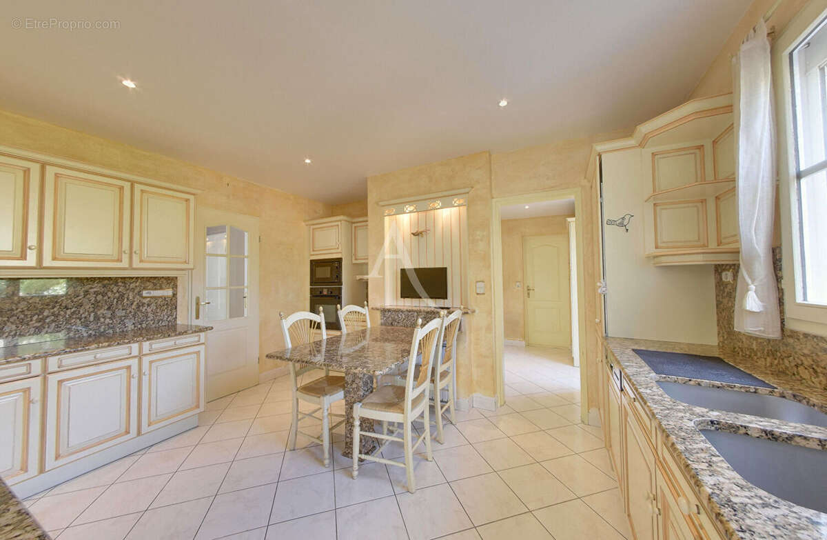 Maison à OZOIR-LA-FERRIERE