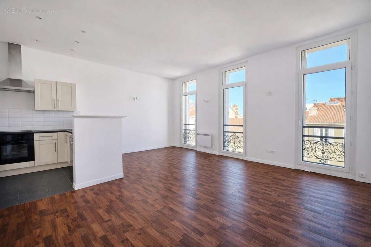 Appartement à MARSEILLE-6E