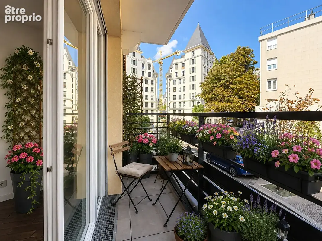 Puteaux - Appartement 3 pièces , balcon, place de stationnement - photo 3