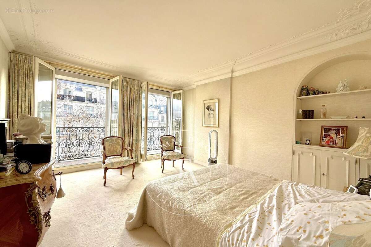 Appartement à PARIS-10E