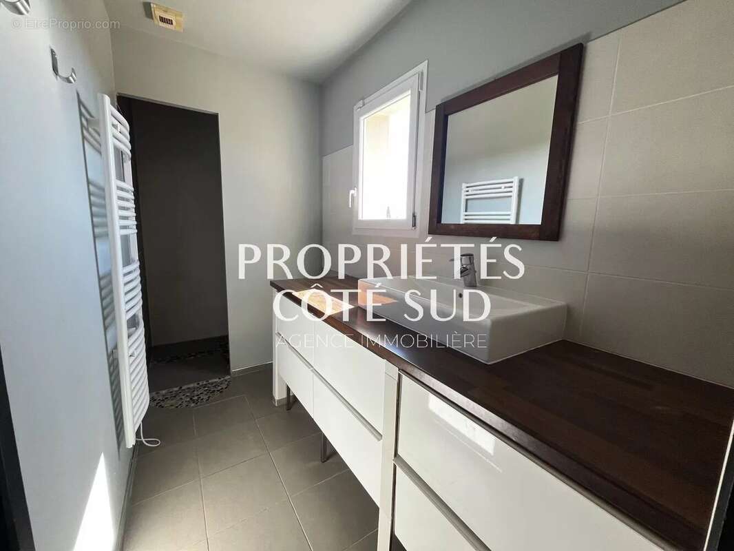 PUJAUT – Villa 166 m²  Piscine  Terrain 1 000 m² sans vis-à-vis  Vue village - photo 9