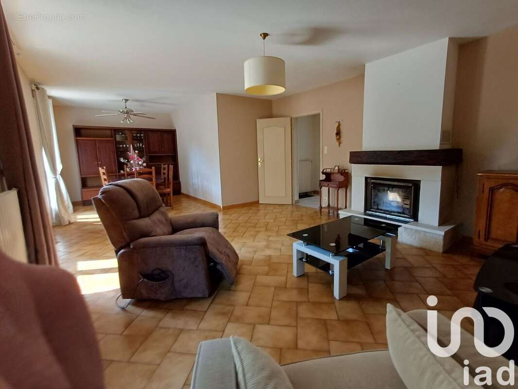 Photo 2 - Maison à MILHAC-D&#039;AUBEROCHE