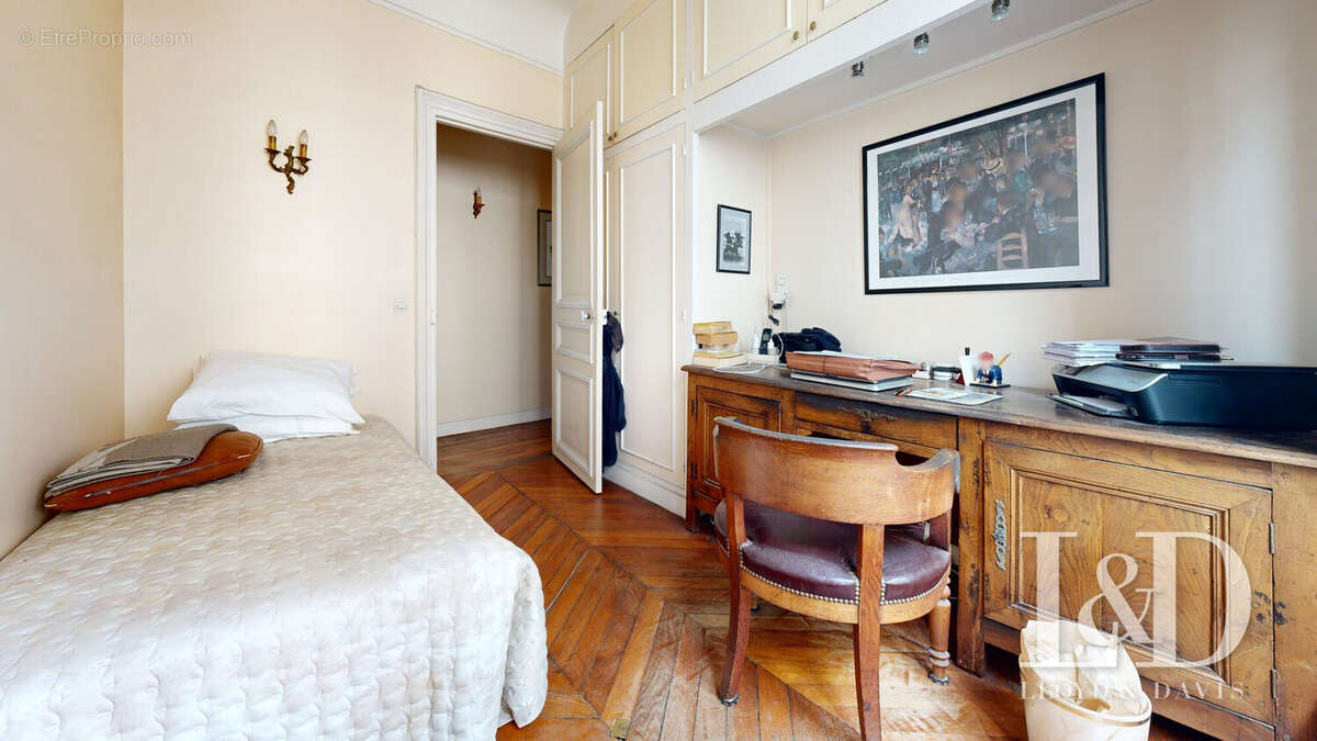 Appartement à PARIS-1E