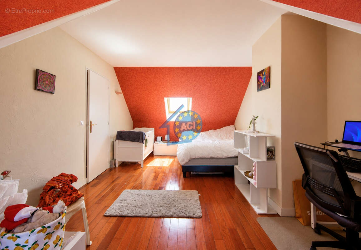 Maison  issou   secteur pavillonnaire 4 chambres - photo 6