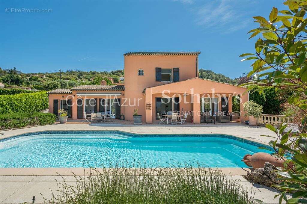 Villa de caractère avec piscine dans un domaine privé proche de Monaco - photo 17