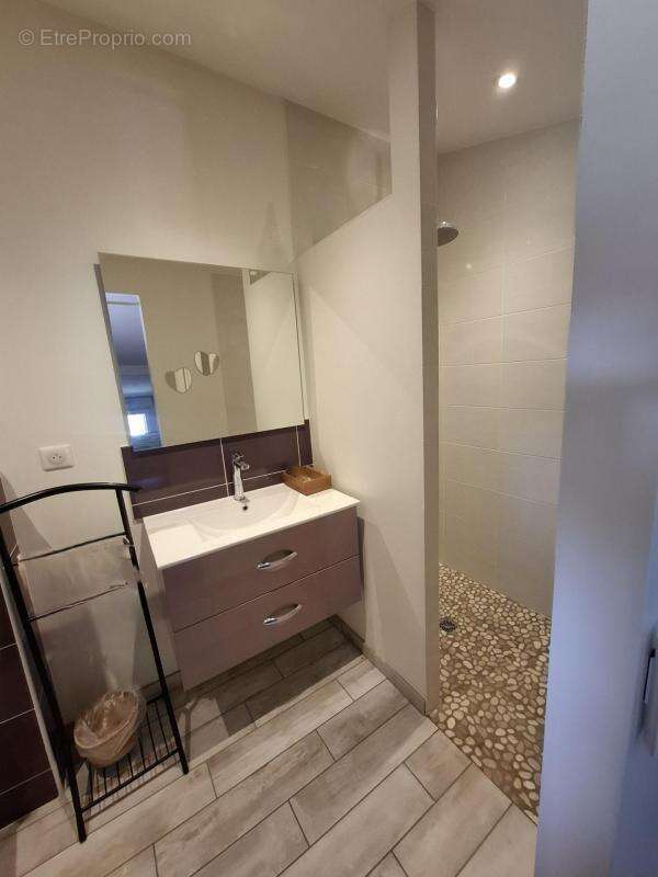 Maison à vendre - 5 chambres - 119 m² habitables + 150 m² dépendances - Fort potentiel locatif - 299 000 € - Saint-Maurice (6327 - photo 12