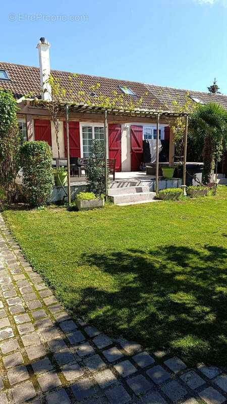 Maison 104 m² à Villeneuve-Le-Comte  - photo 4