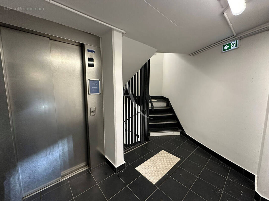 Parking à PARIS-7E