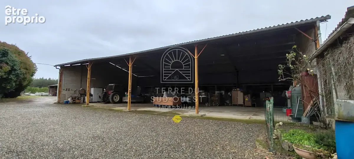 BAISSE DE PRIX - Maison de 170m2 avec dépendances, plusieurs hangars et box à chevaux - photo 10