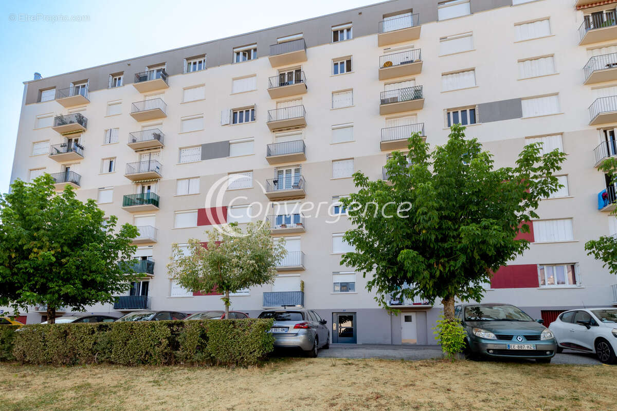Appartement T3 - Dernier étage avec ascenseur - Garage - photo 11