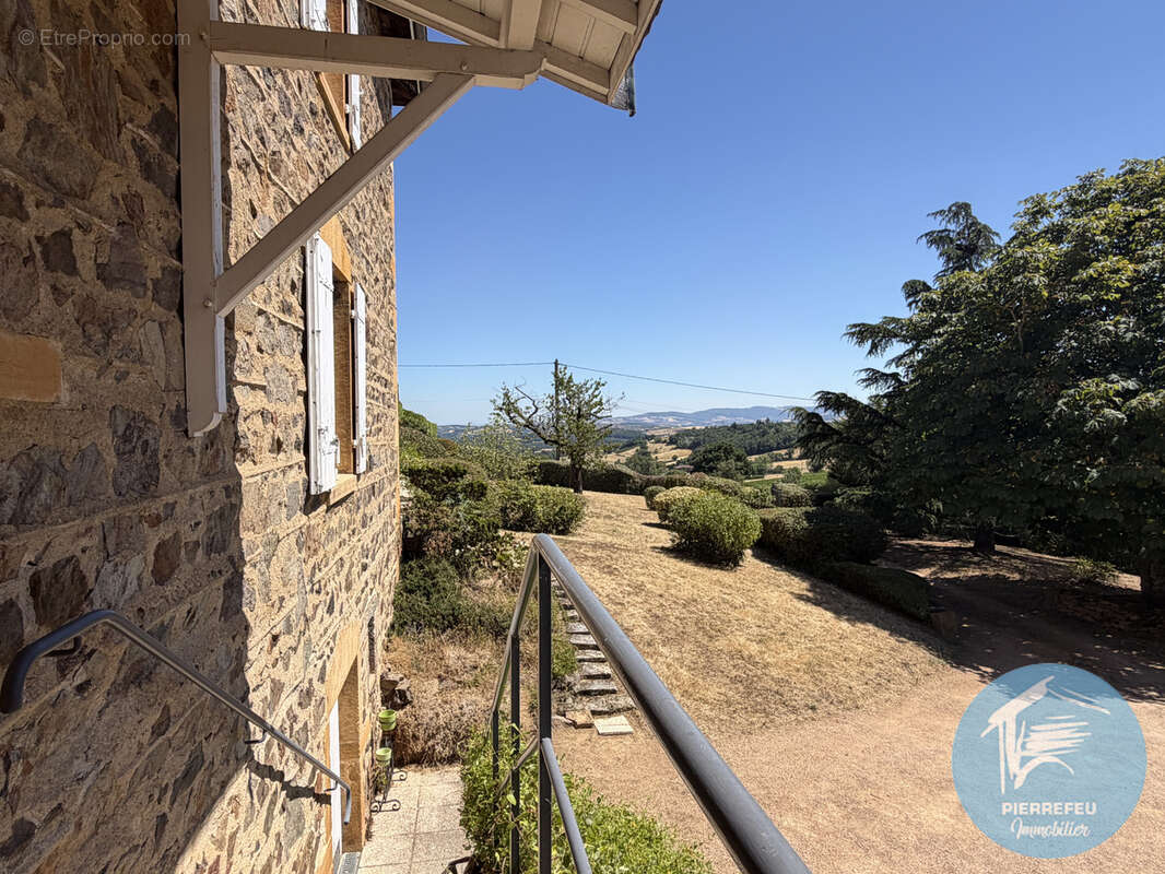 Maison en Pierres Dorées 150m2 au calme avec vue et sans vis-à-vis - SAINT VERAND - photo 2