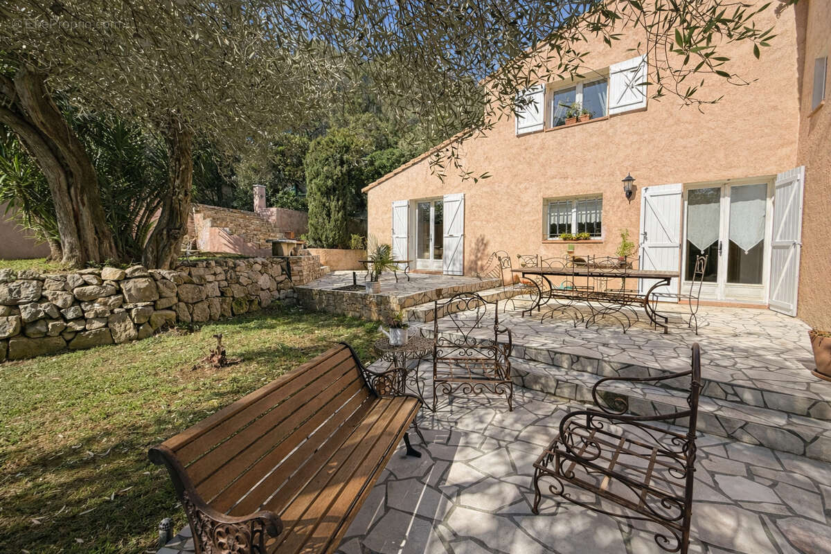 Maison à SOLLIES-TOUCAS