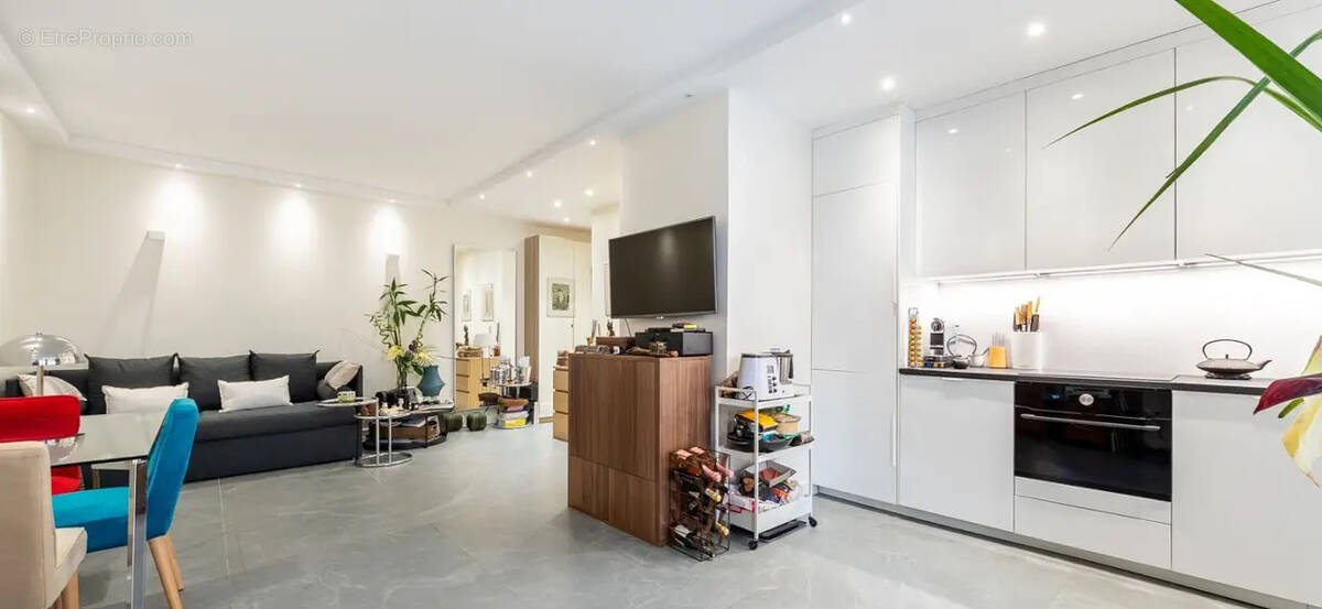 Appartement à PARIS-16E