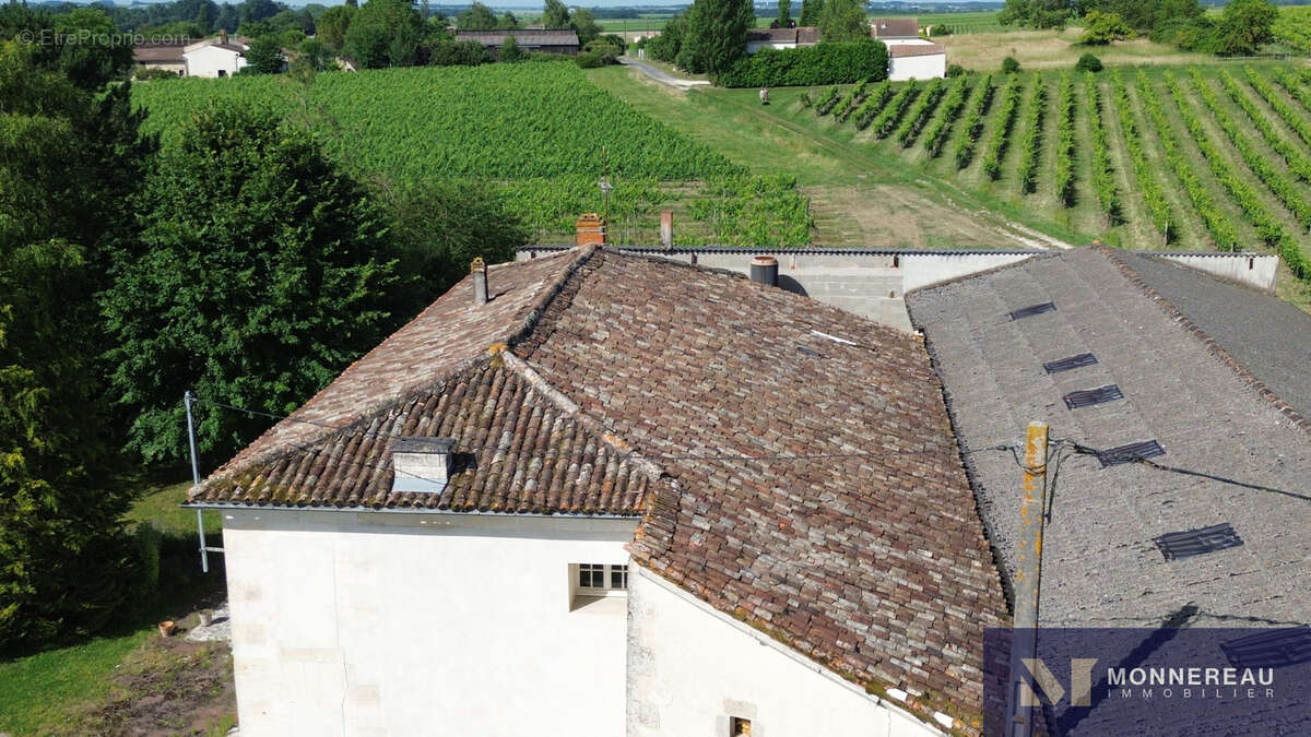 Maison de caractere avec vaste dependances - photo 25
