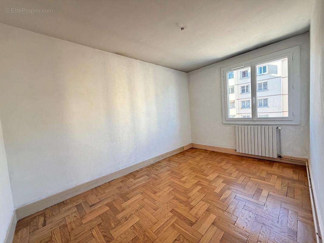 Appartement à LYON-8E