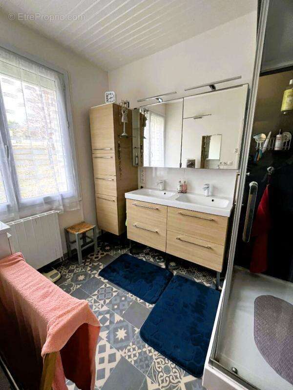 Maison à CHATEAU-L'EVEQUE