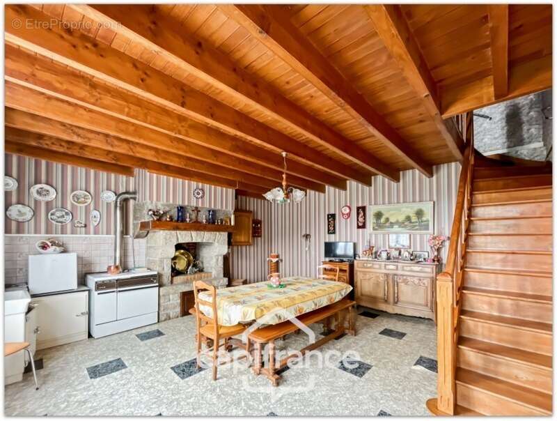 Maison de 71 m², garage, dépendances , terrain de 12234m² - photo 7
