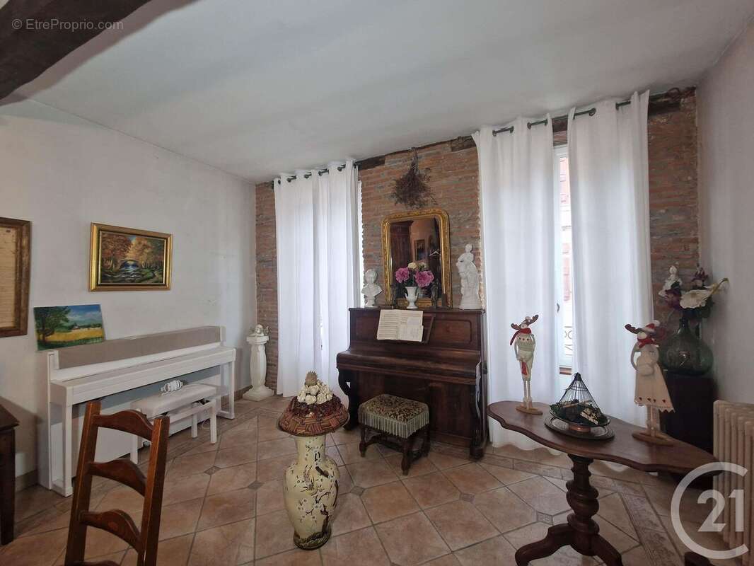 Maison à MONTESQUIEU-VOLVESTRE