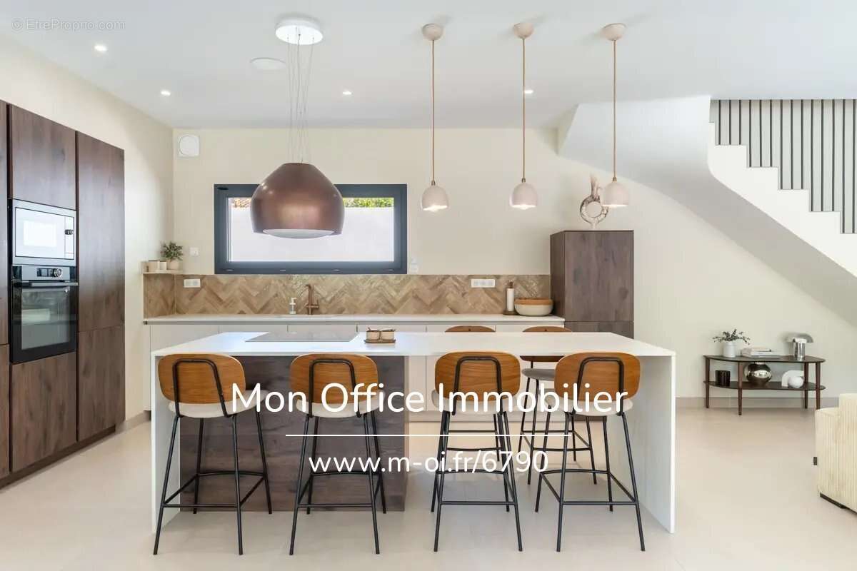 Maison à VENTABREN