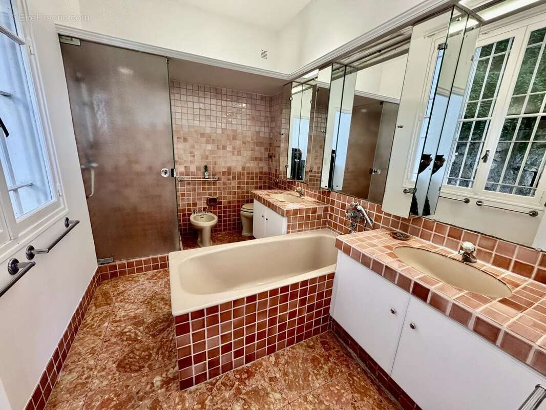 Appartement à VALLAURIS