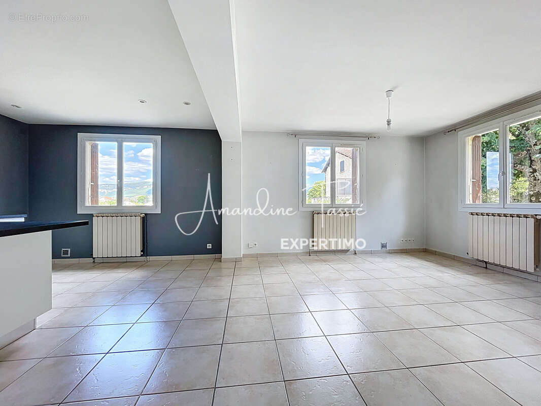 Maison rénovée avec terrain en terrasse   Environ 60,5 m2 habitables + dépendances - photo 5