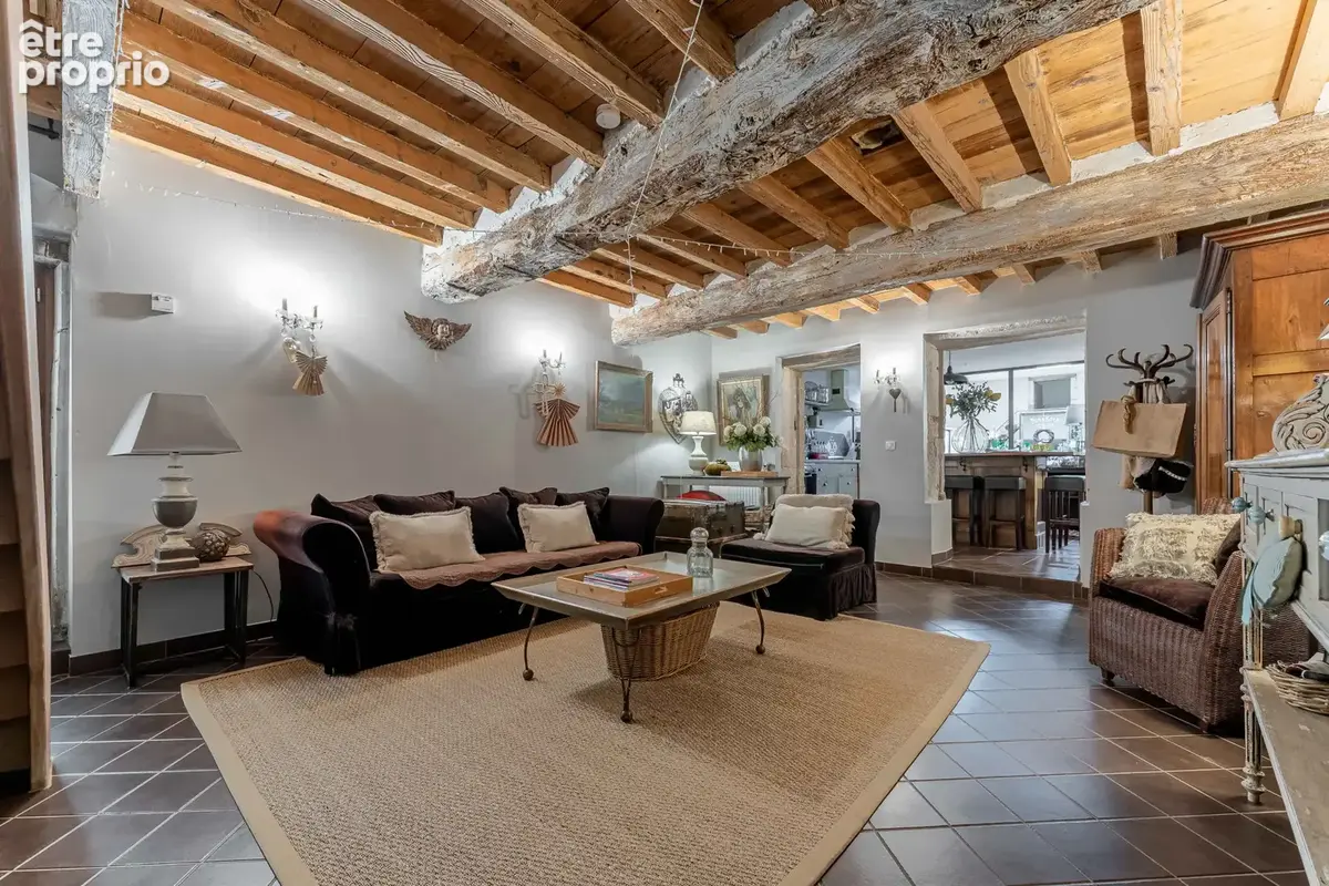 Maison de charme avec cour intérieure et cours d’eau paysager - photo 8