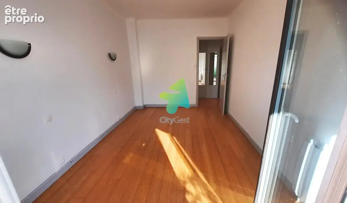 SECTEUR LES HALLES Appartement T3, Cour, Garage - photo 6