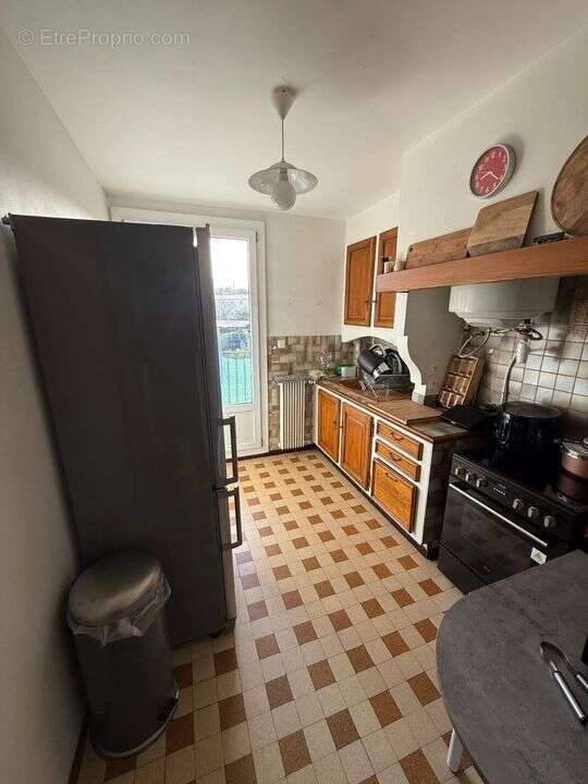 t2 - place de parking - loué - libre - 13013 - commodités - - Appartement à MARSEILLE-13E