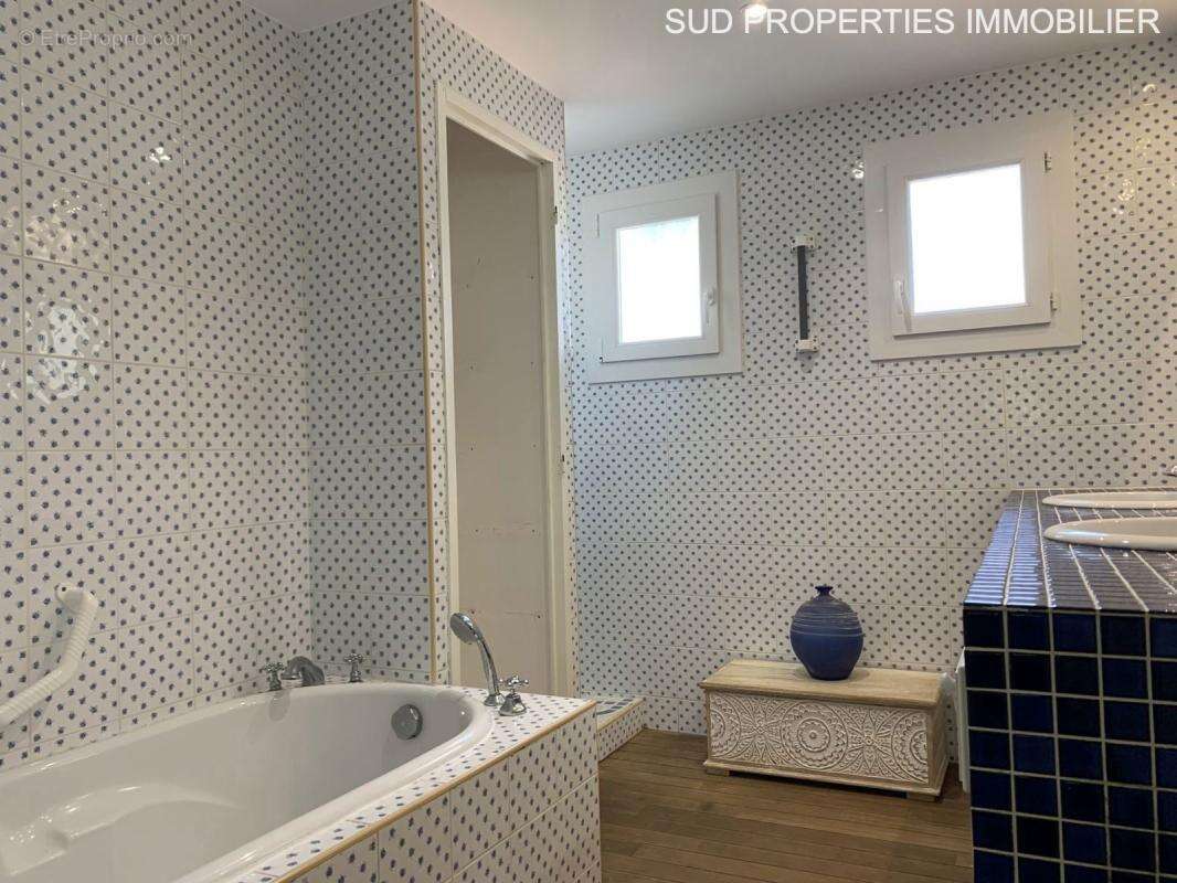 Maison à SAINT-ESTEVE