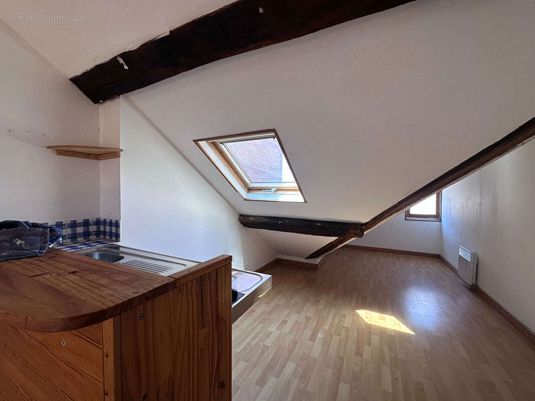 Deux studios à réunir en dernier étage avec ascenseur et vue dégagée - photo 3