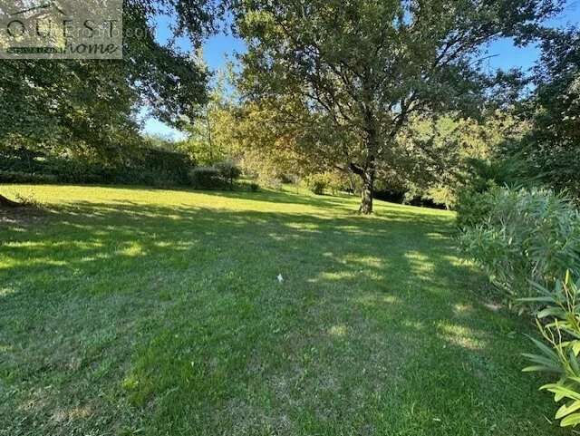 Terrain à CHARBONNIERES-LES-BAINS