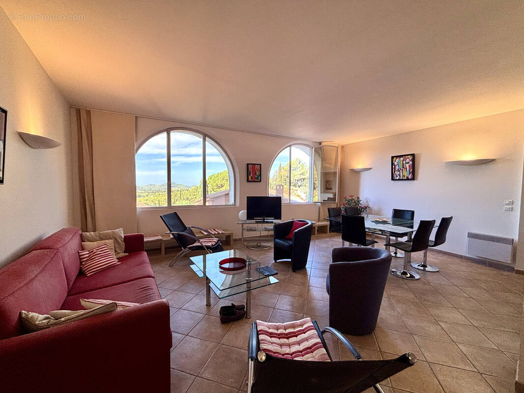 Appartement à LA CADIERE-D'AZUR