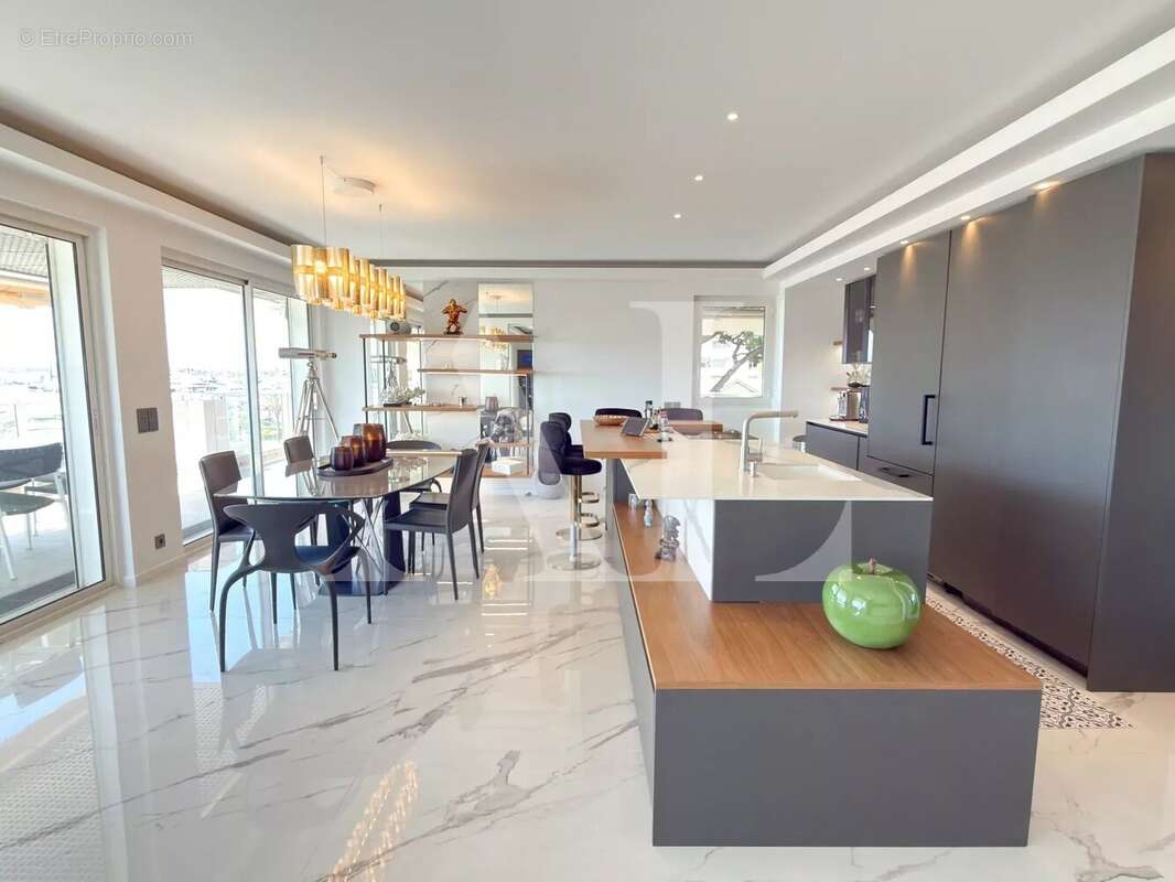 Appartement à VALLAURIS