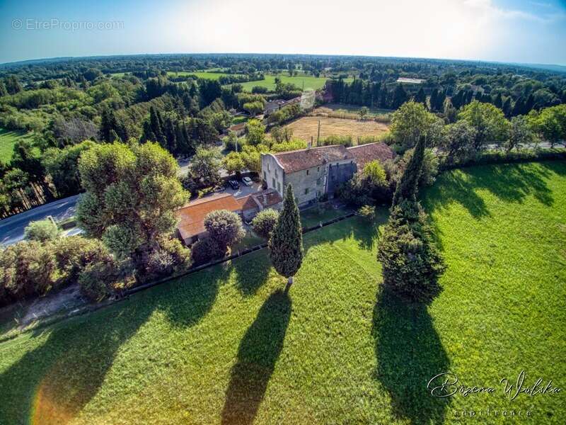 Bastide Ancien Moulin à SALON DE PROVENCE (13) 400 m² et plus de 4000m² de terrain - photo 4