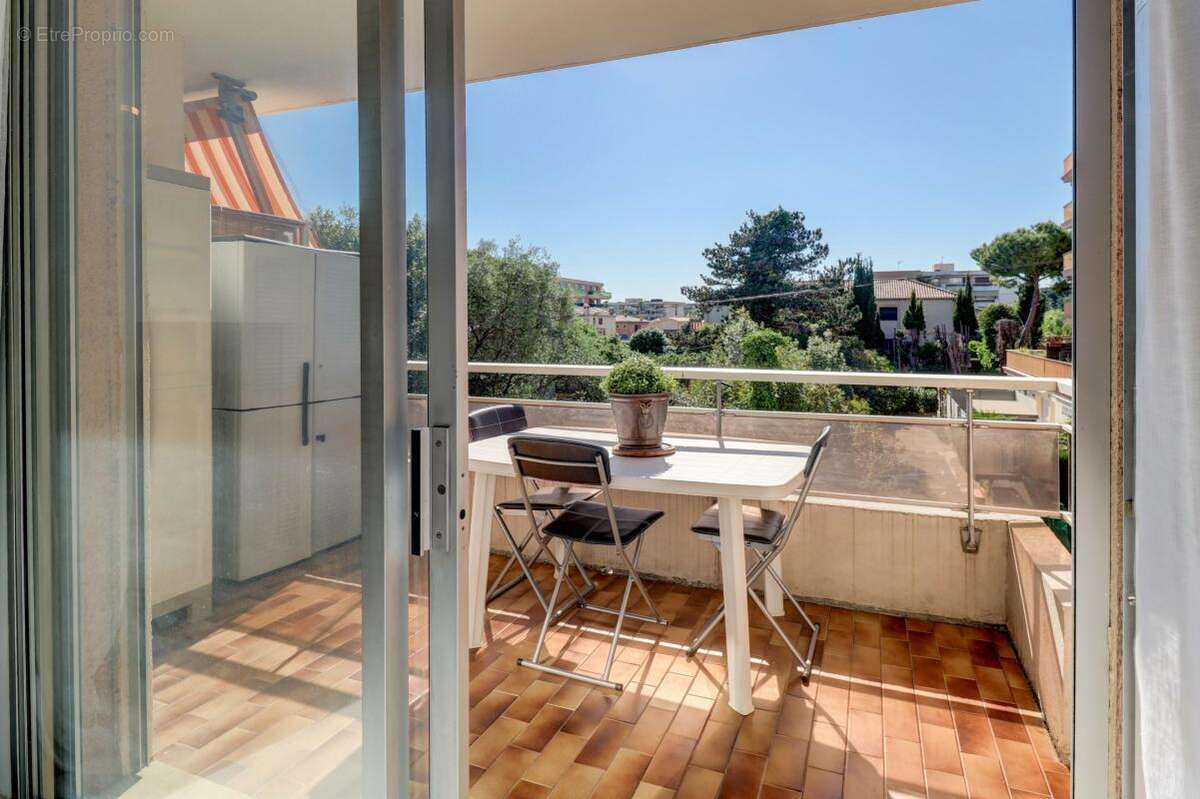 Appartement à SAINT-LAURENT-DU-VAR