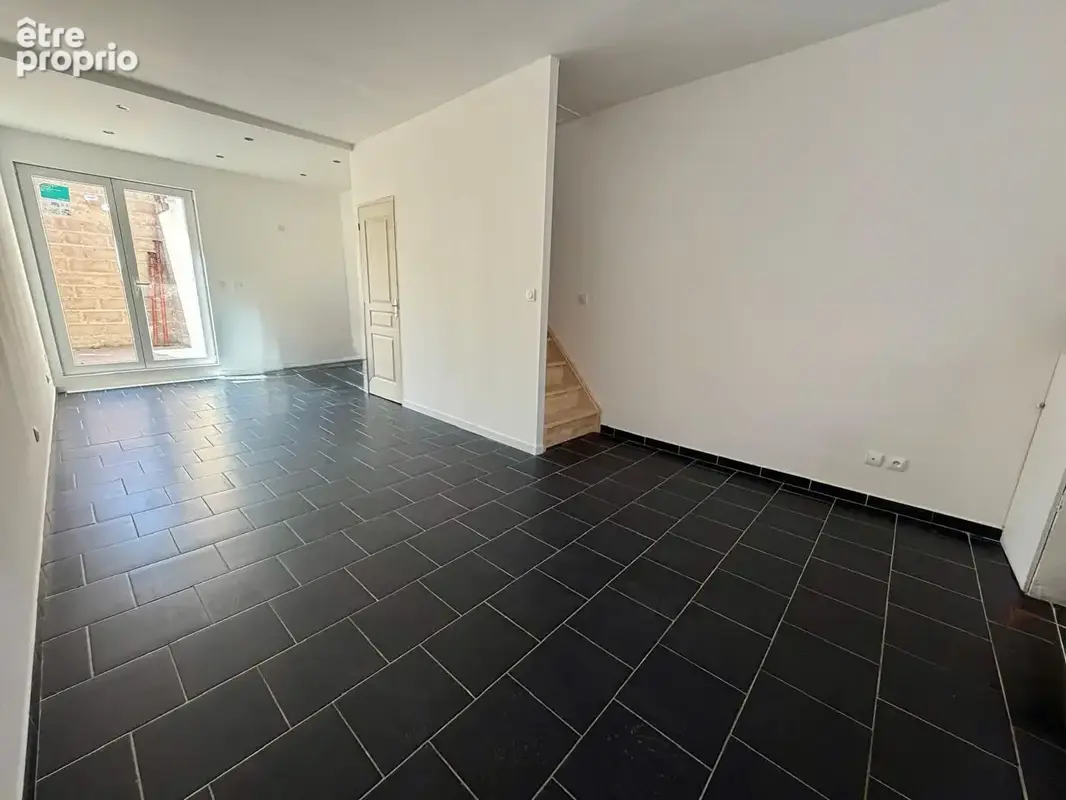 Maison rénovée, 3 chambres, cour - photo 1